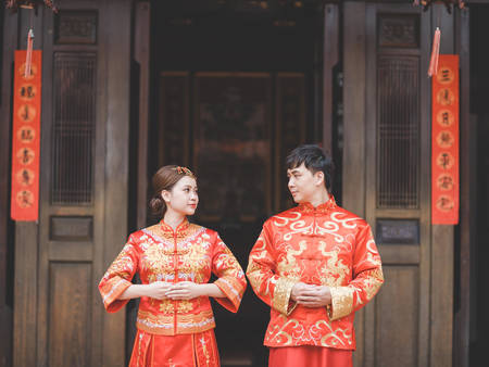 白紗不再是唯一選擇！林婚紗5款古典美「龍鳳褂」完美襯托東方女性美
