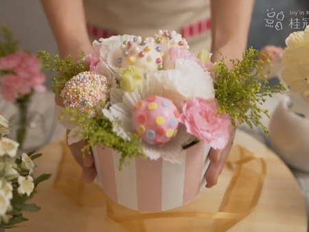 要送另一半什麼禮物？製作繽紛「棒棒糖蛋糕花束」來表達心意吧！