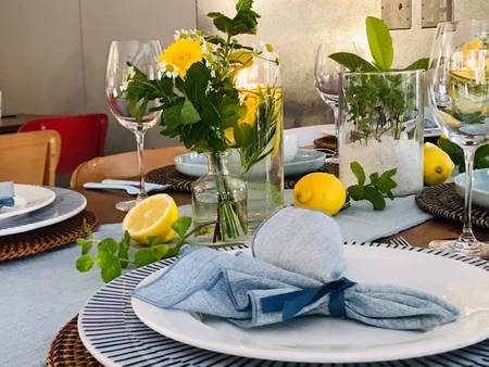 夏日餐桌布置這樣做！在家用沁涼的北歐風妝點度假風情